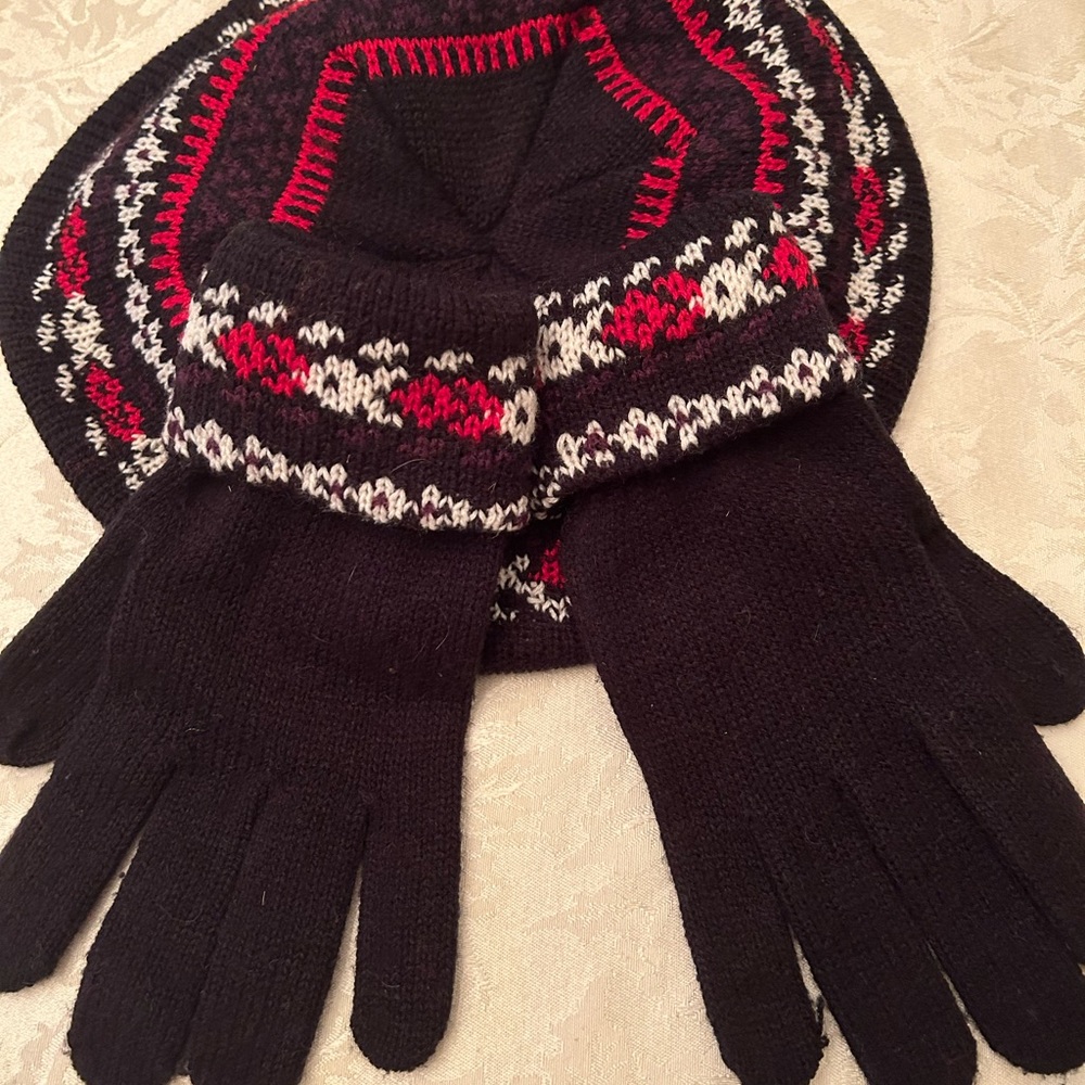 Black and Red Beret, Gloves and Scarf